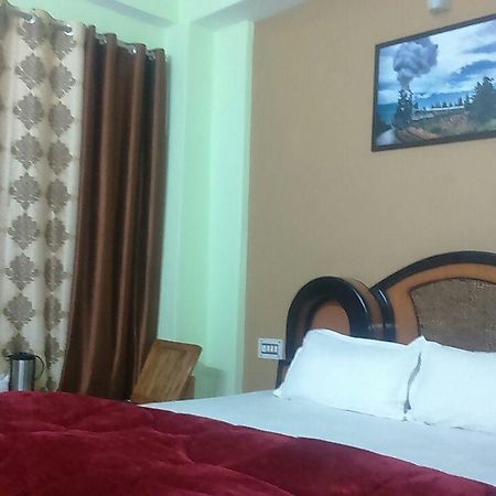 Hotel Mansarovar Banjār エクステリア 写真