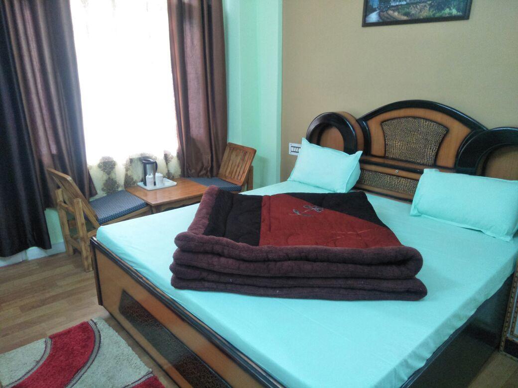 Hotel Mansarovar Banjār エクステリア 写真