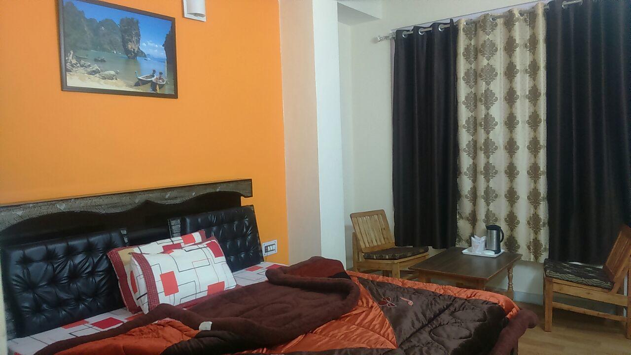 Hotel Mansarovar Banjār エクステリア 写真