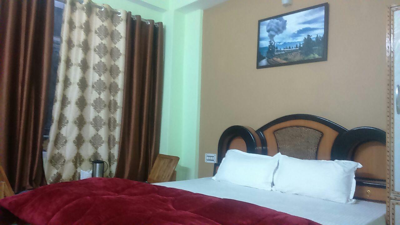 Hotel Mansarovar Banjār エクステリア 写真