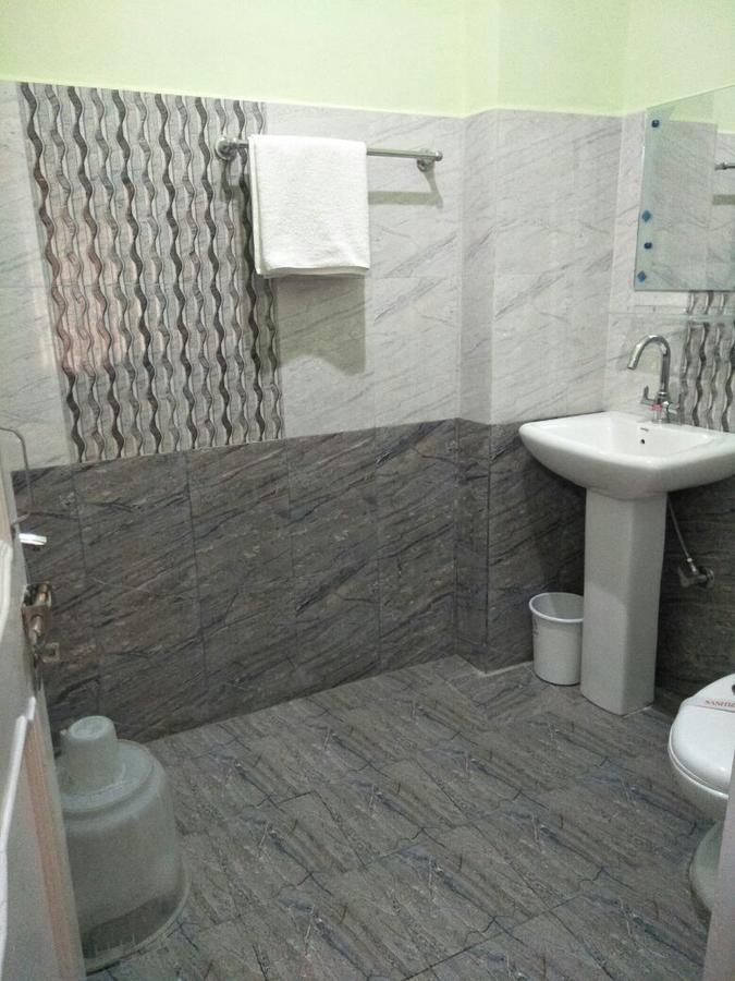 Hotel Mansarovar Banjār エクステリア 写真