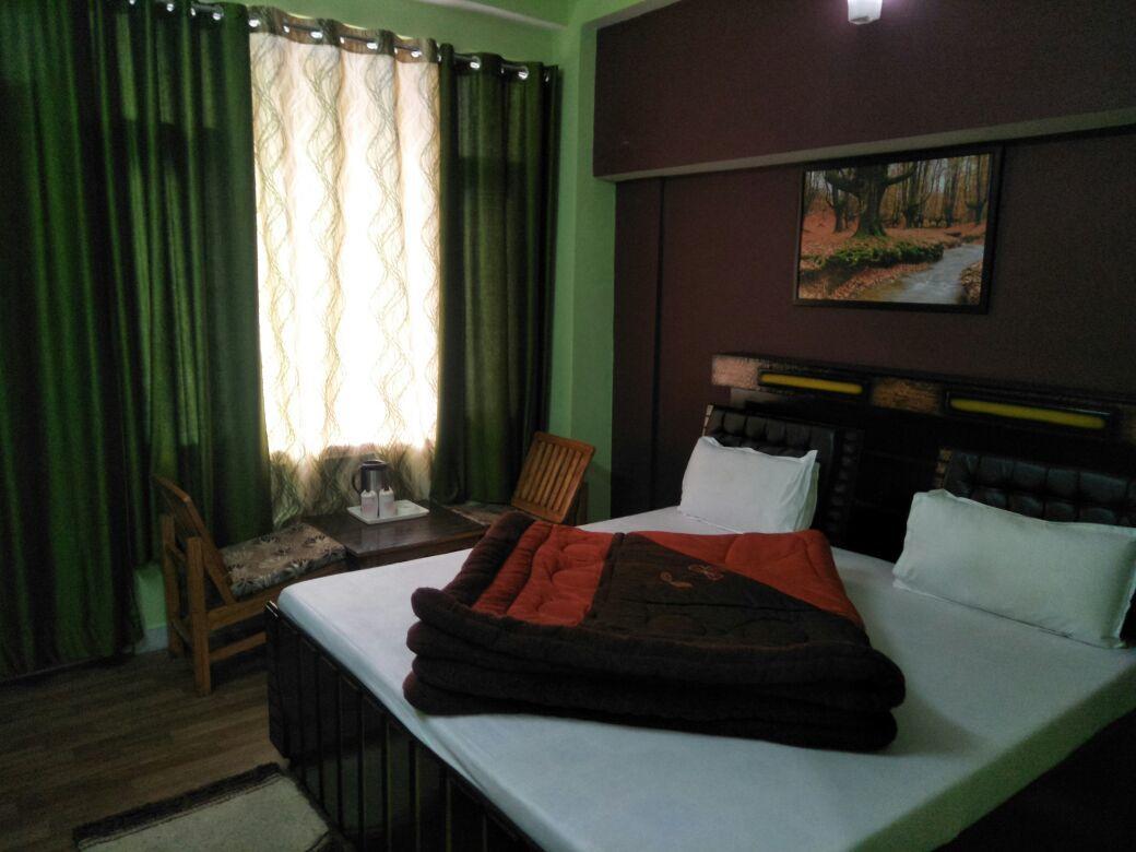Hotel Mansarovar Banjār エクステリア 写真