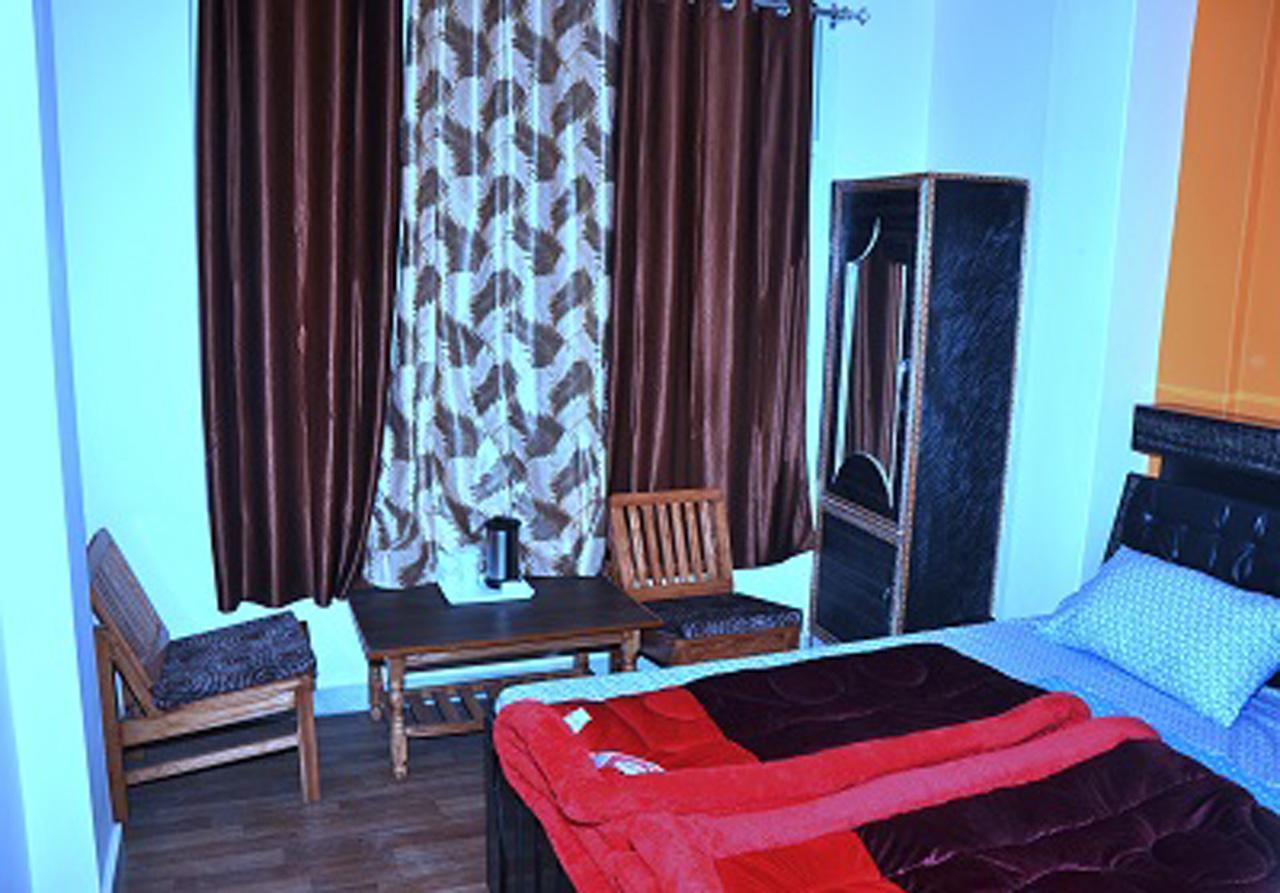 Hotel Mansarovar Banjār エクステリア 写真
